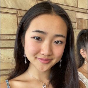 Meet your Posher, Latisha